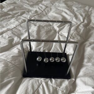Classic Newton’s Cradle - Metal Kinetic Desk Toy Decor